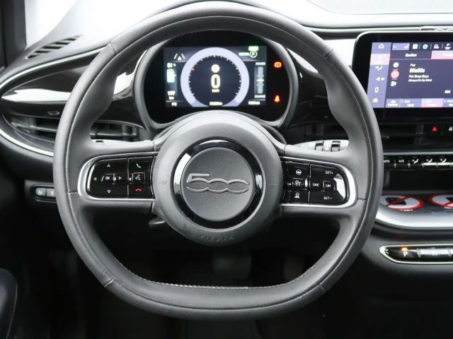 Fiat 500e MY23 Navi Carplay/Android Auto JBL *Allwetterreife