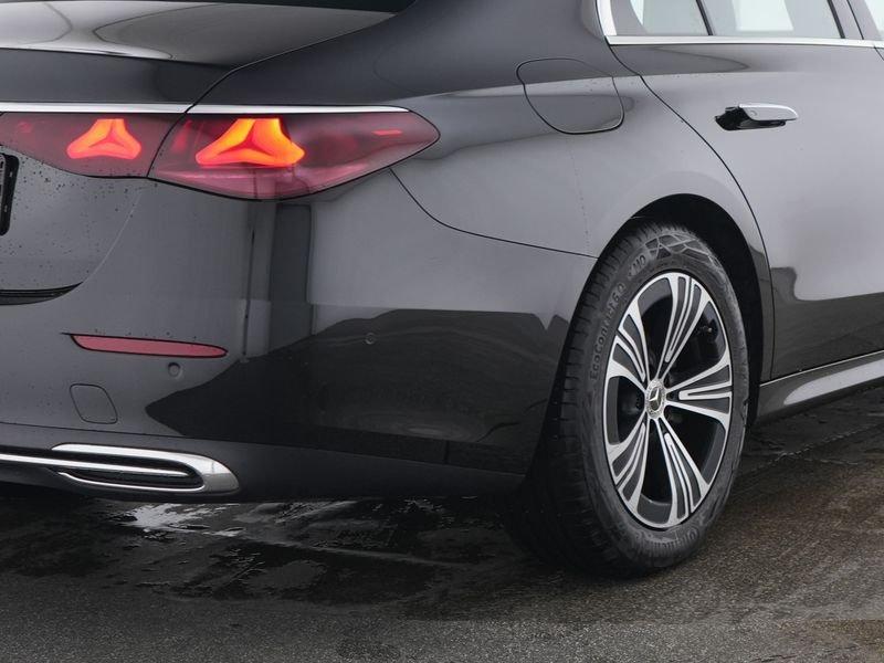 Mercedes-Benz E 200 AVANTGARDE Sedan