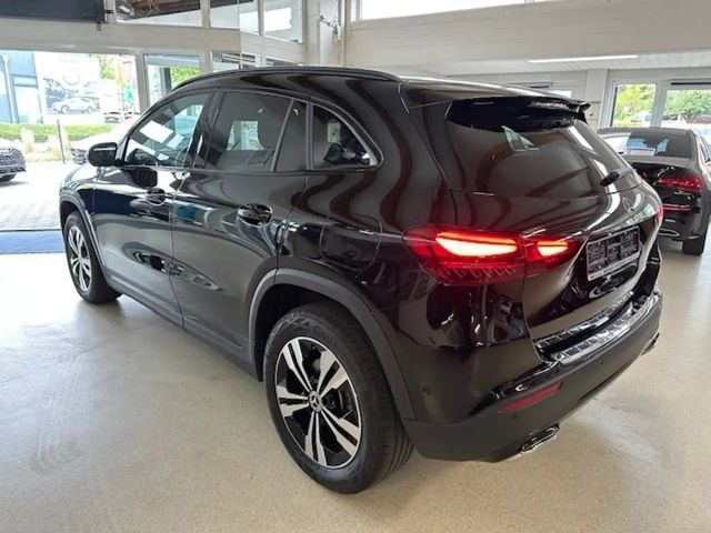 Mercedes-Benz GLA 200 Modelljahr2025+Night+Fondsitze verstellbar+AHK+DIS