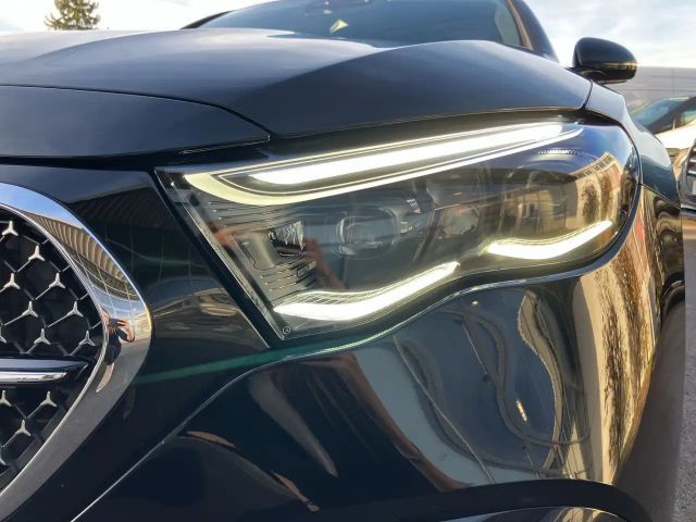 Mercedes-Benz E 220 AMG Line E 220 d Sedan