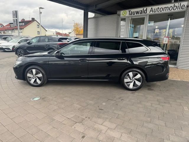 Volkswagen Passat 1.5 eTSI Business DSG Variant