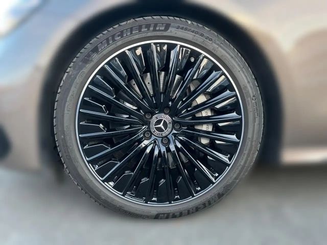 Mercedes-Benz E 200 AMG Line Sedan