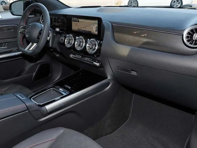 Mercedes-Benz GLA 200 AMG Line