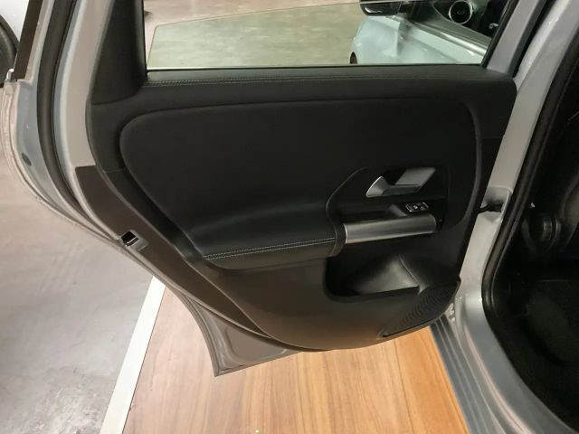 Mercedes-Benz B 200 B 200 d Progressive