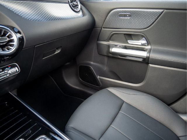 Mercedes-Benz EQA 300 4MATIC