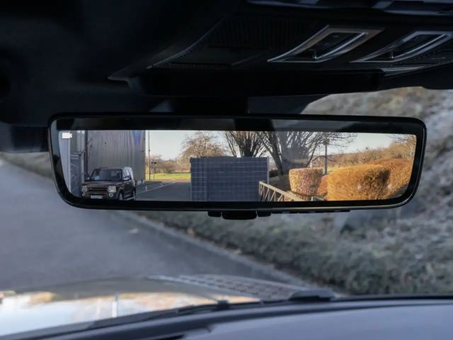 Land Rover Defender 110 D250 Dynamic SE