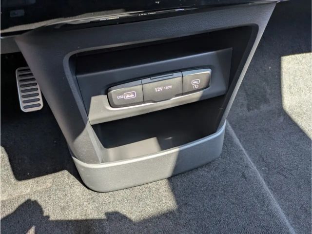 Hyundai Staria Signature