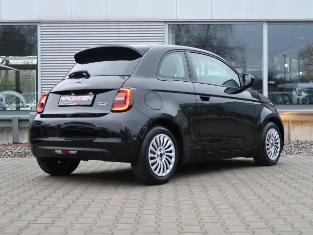 Fiat 500e MY23 Navi Carplay/Android Auto JBL *Allwetterreife
