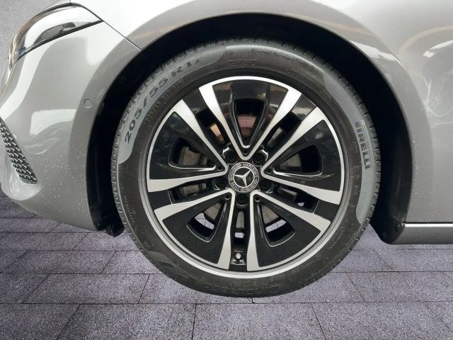 Mercedes-Benz A 180 A 180 d Progressive