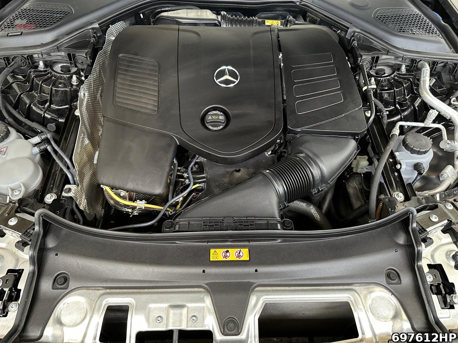 Mercedes-Benz E 200 AMG Line Sedan