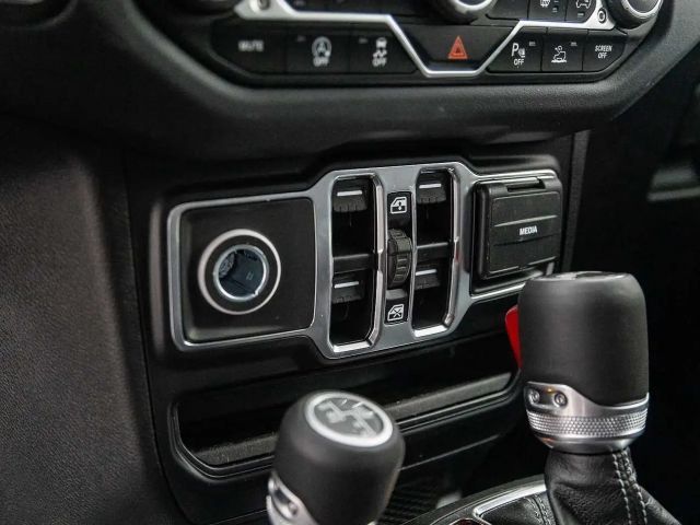 Jeep Wrangler BLACK EDITION 2.0l T-GDI Ultd. Sky-One