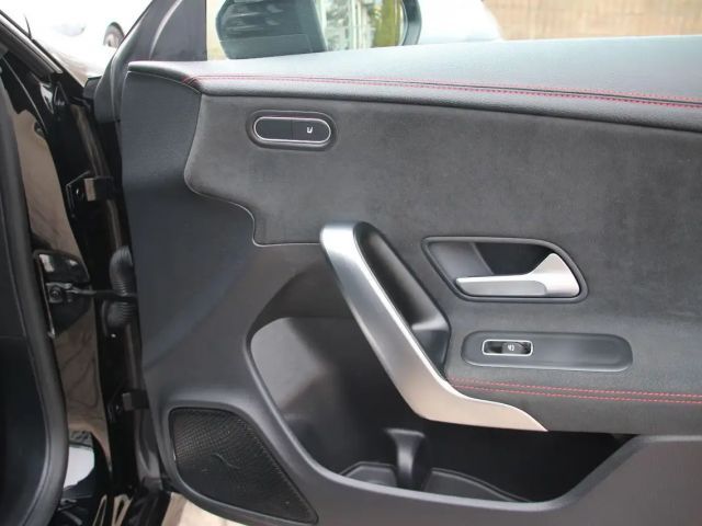 Mercedes-Benz CLA 200 AMG Line