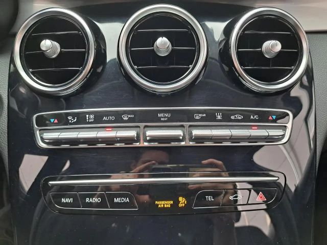 Mercedes-Benz C 300 C 300 e Sedan