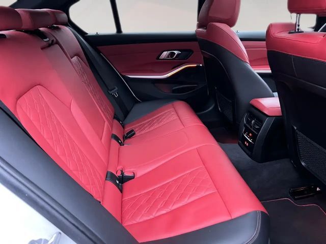 BMW 320 320i M-Sport Sedan