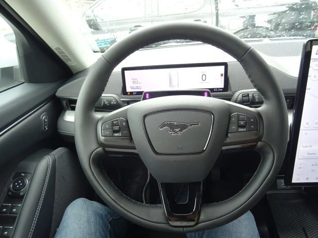 Ford Mustang Mach-E RWD