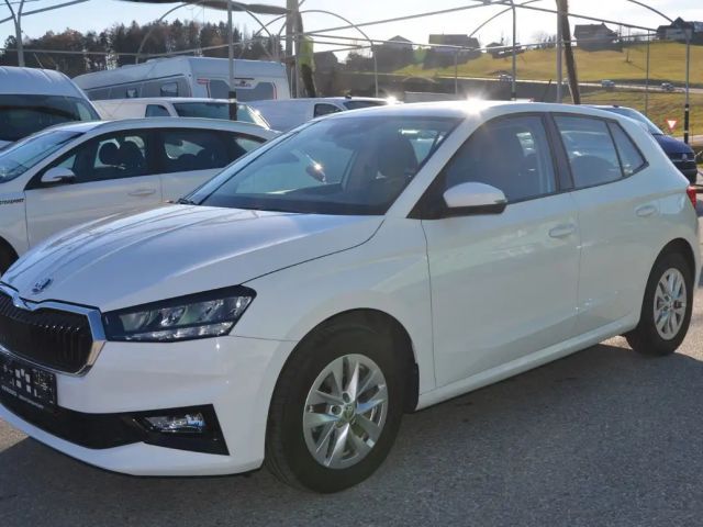 Skoda Fabia Fabia 1,0 LED TEMPO KLIMA PARKSENSOREN HINTEN 1.Be