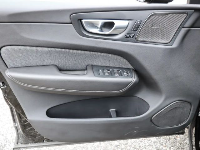 Volvo XC60 AWD Dark Plus