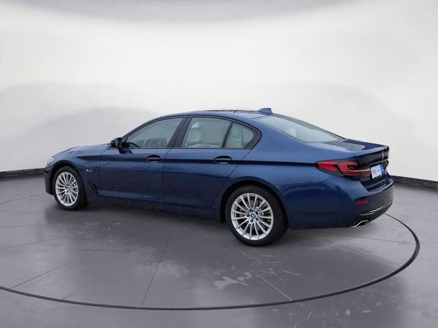 BMW 530 530e Luxury Line Sedan