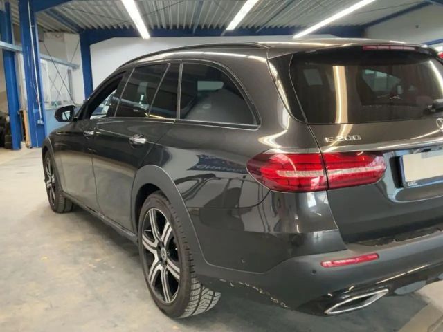 Mercedes-Benz E 200 4MATIC