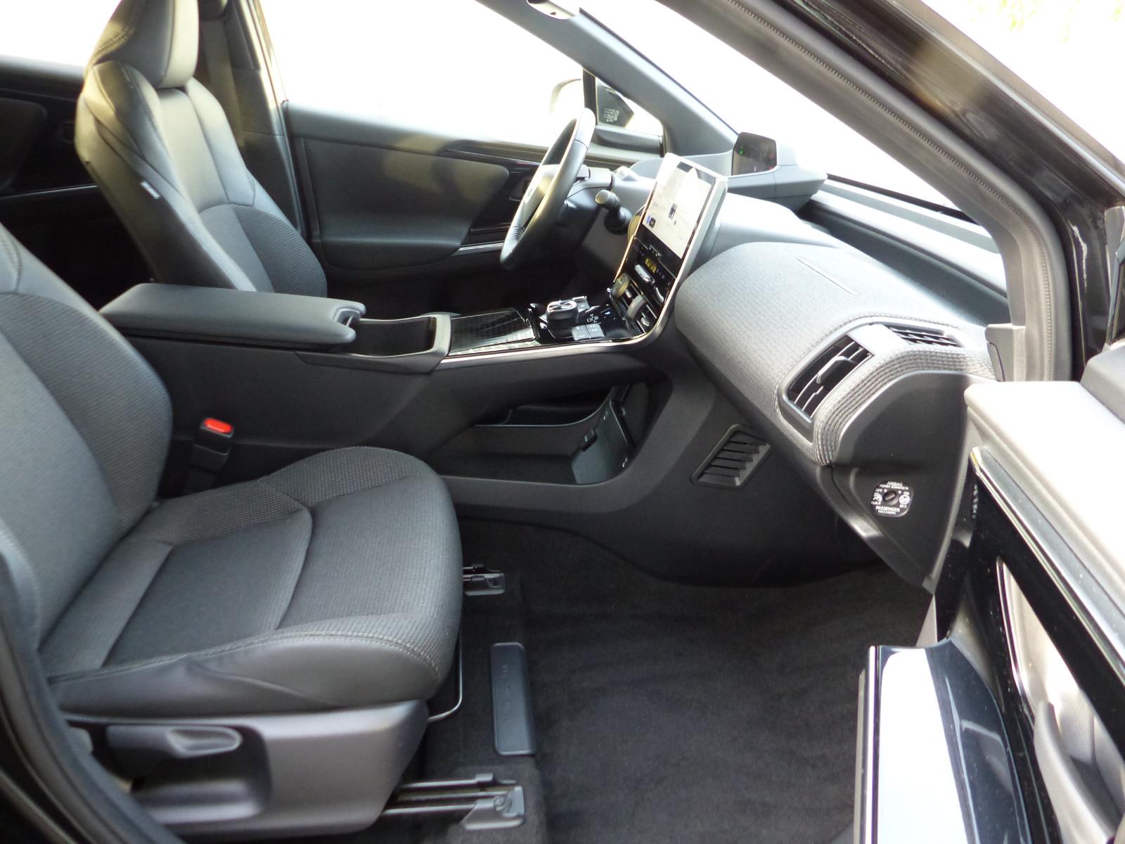 Toyota bZ4X AHK Navi SHZ el.Heckkl.LED Schnell-Ladefunk