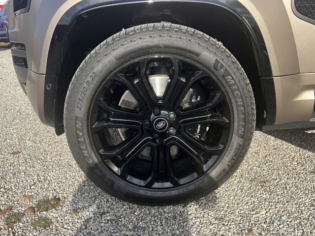 Land Rover Defender 110