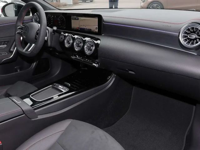 Mercedes-Benz CLA 200 AMG Line Coupé