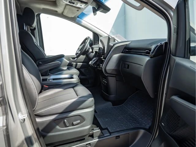 Hyundai Staria Signature