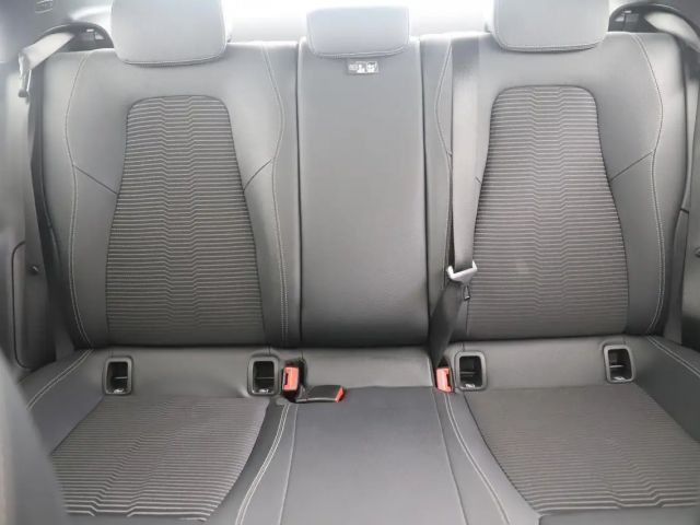 Mercedes-Benz CLA 180 Coupé Progressive