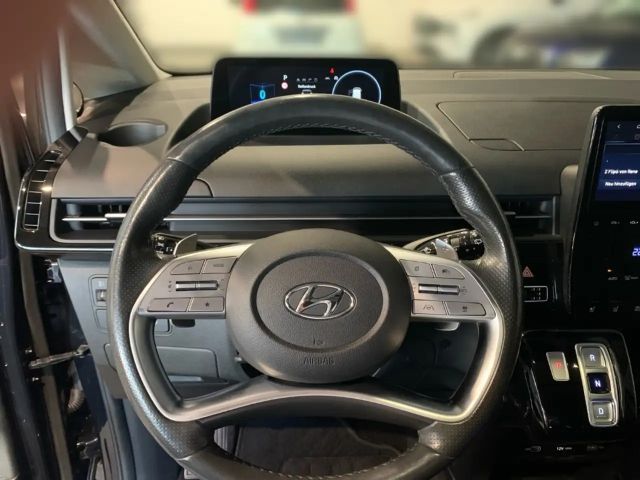 Hyundai Staria Signature