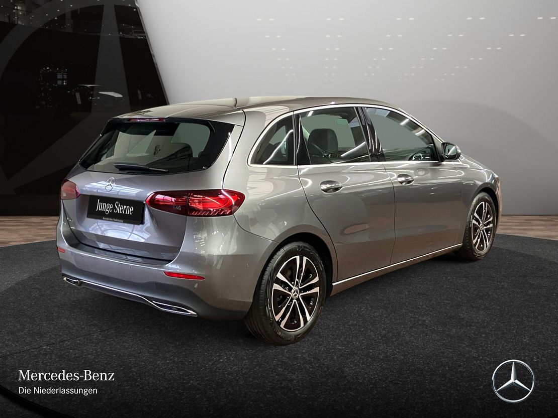 Mercedes-Benz B 180 Sedan