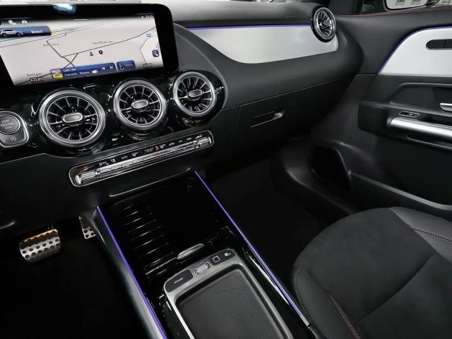 Mercedes-Benz GLA 180 AMG Line