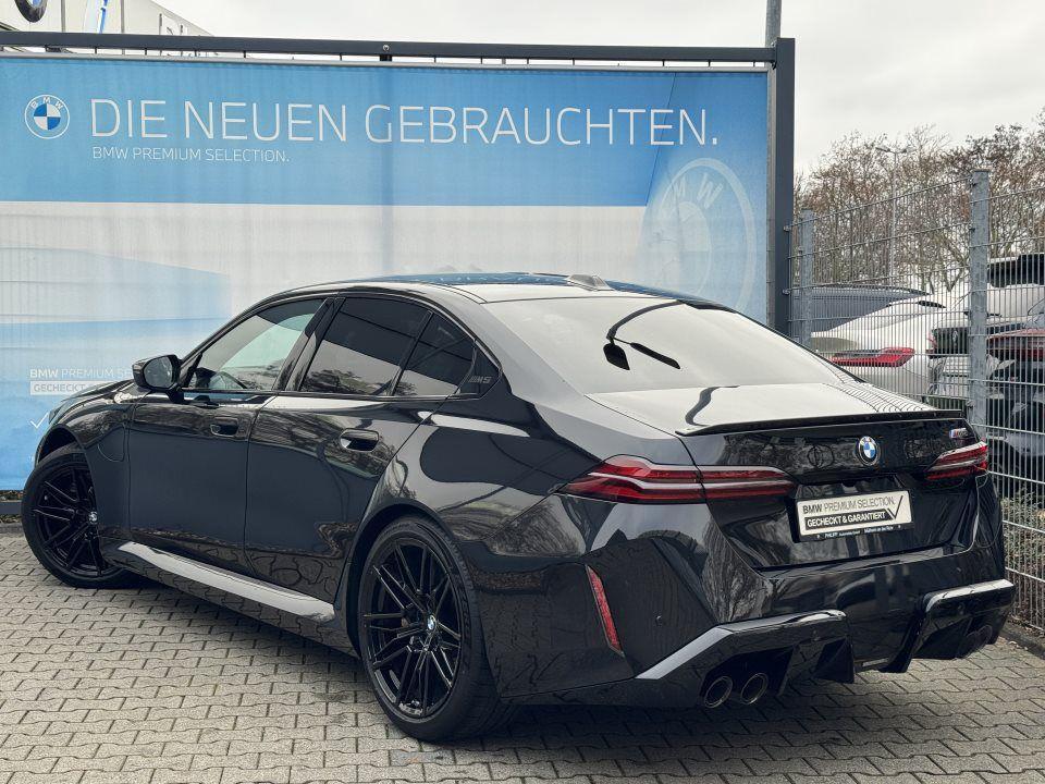 BMW M5 Sedan