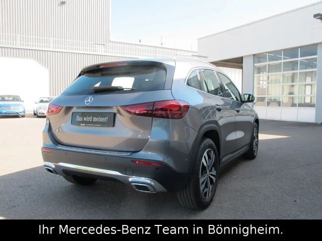 Mercedes-Benz GLA 180 AHV / Winter-Paket / RFK