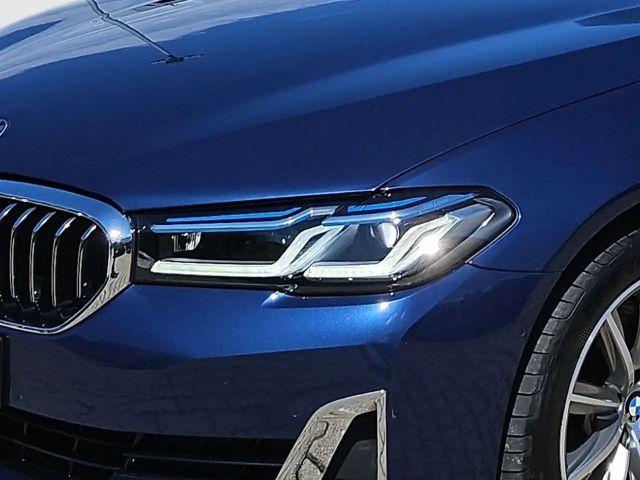 BMW 540 540i Luxury Line Sedan xDrive