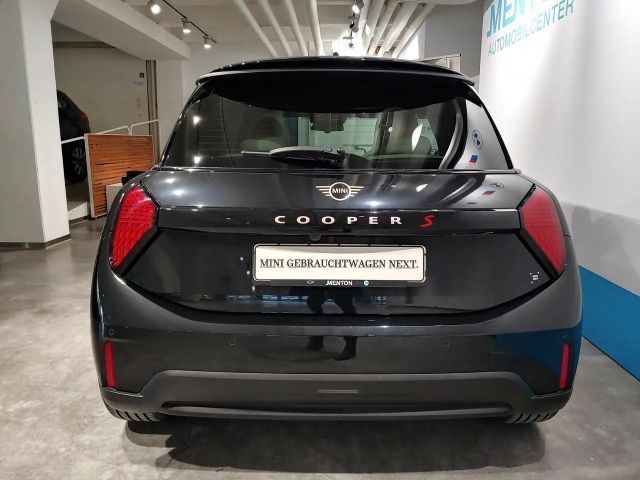 MINI Cooper S Favoured John Cooper Works