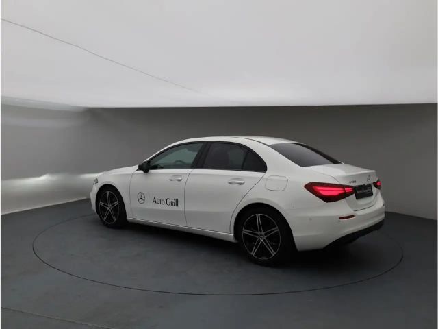 Mercedes-Benz A 180 Limo Night Distronic KeyGO Ambi Standhzg