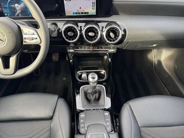 Mercedes-Benz A 180 A 180 d