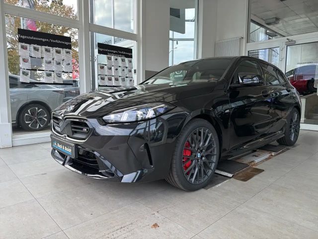 BMW M140i Sedan xDrive