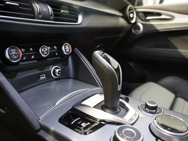 Alfa Romeo Stelvio AT8 Q4 Veloce