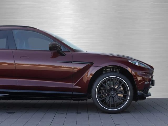Aston Martin DBX 707
