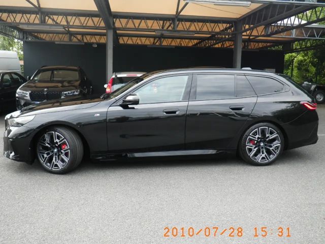 BMW i5 Touring eDrive40