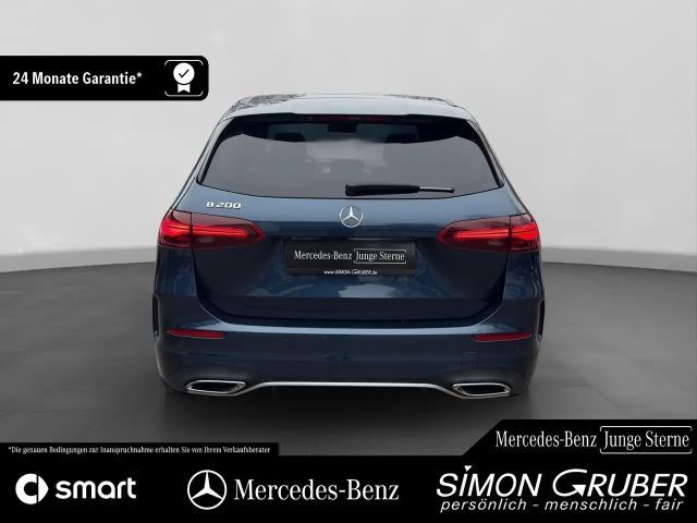 Mercedes-Benz B 200 AMG Line Sedan