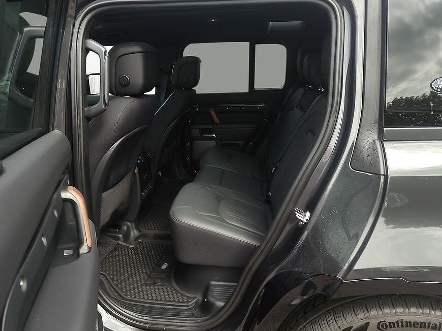 Land Rover Defender 110