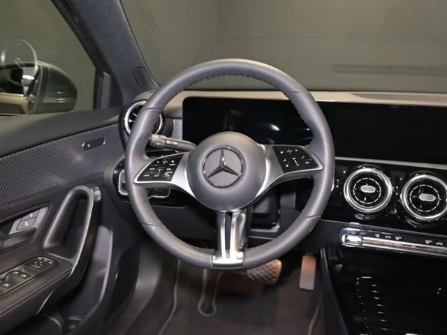 Mercedes-Benz A 200 A 200 d