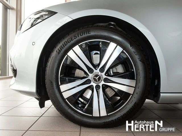 Mercedes-Benz C 180 AVANTGARDE Sedan