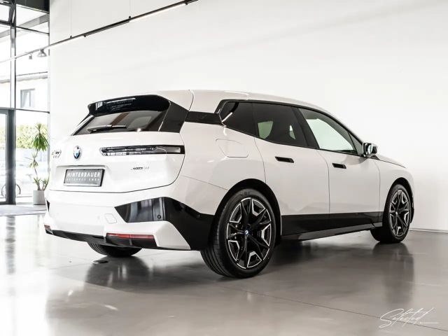BMW iX xDrive