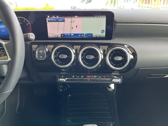 Mercedes-Benz A 180 Hatchback Progressive