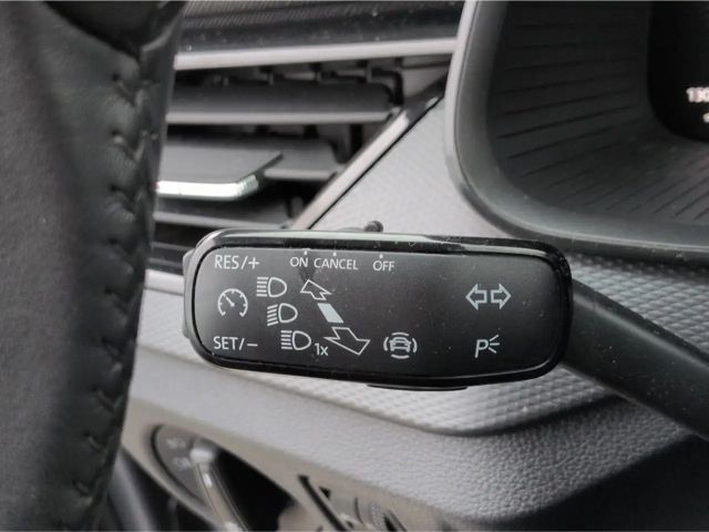 Skoda Scala Essence TSI*DSG LED SHZ Tempo digCockp PDC
