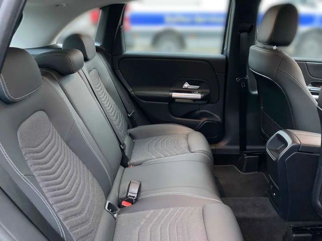 Mercedes-Benz B 180 Progressive Sedan