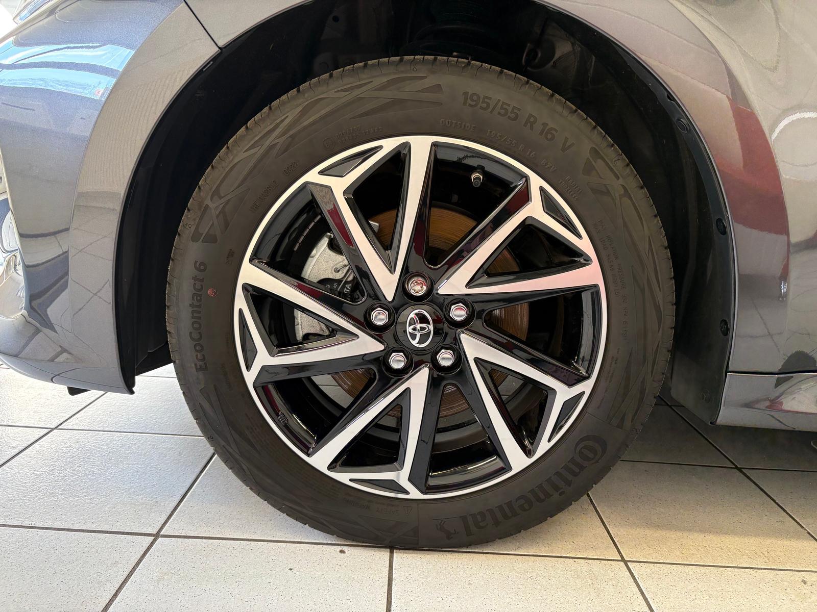 Toyota Yaris Hybride Team D